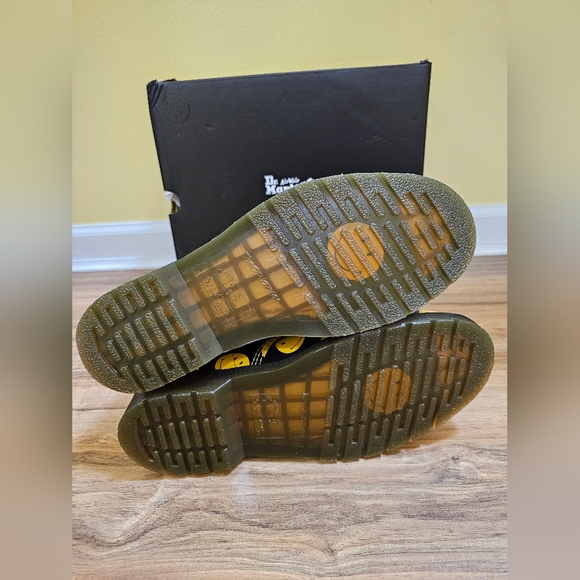 Dr. Martens 1460 SMILEY® SMOOTH LEATHER LACE UP BOOTS, size US 11 - Picture 7 of 15